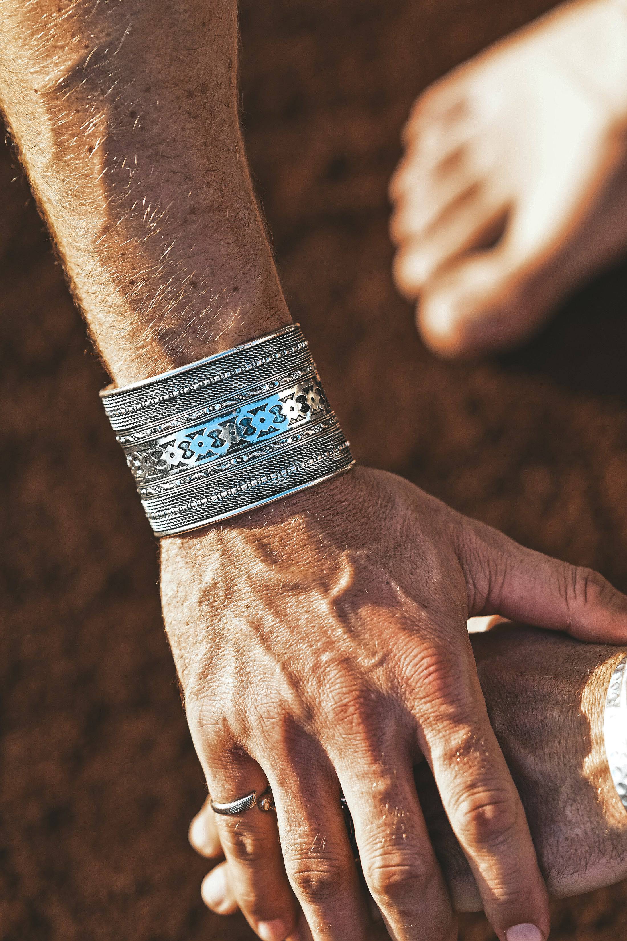 Kipu steel cuff bracelet - Image 2