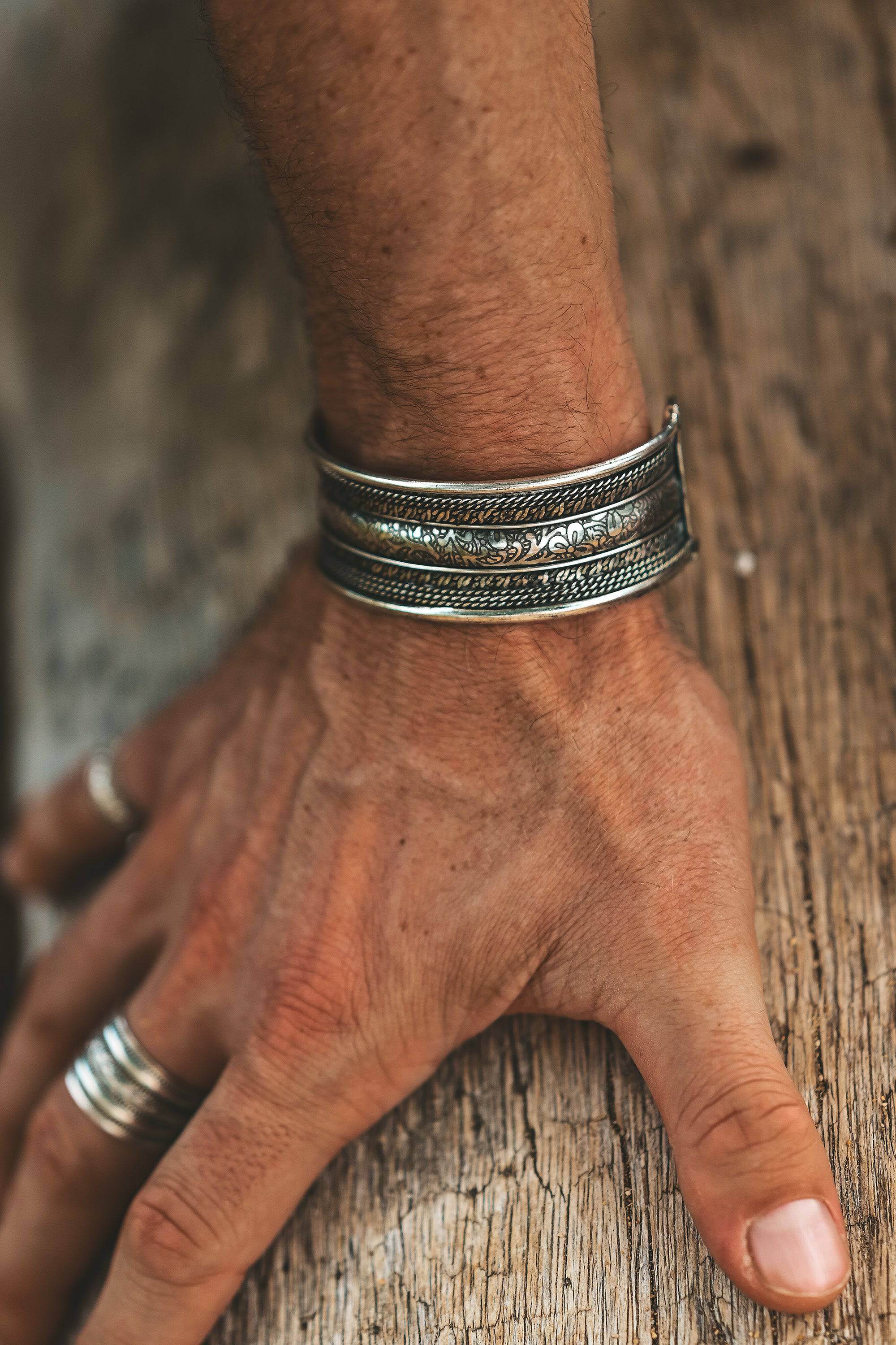 Saki cuff bracelet - Image 2