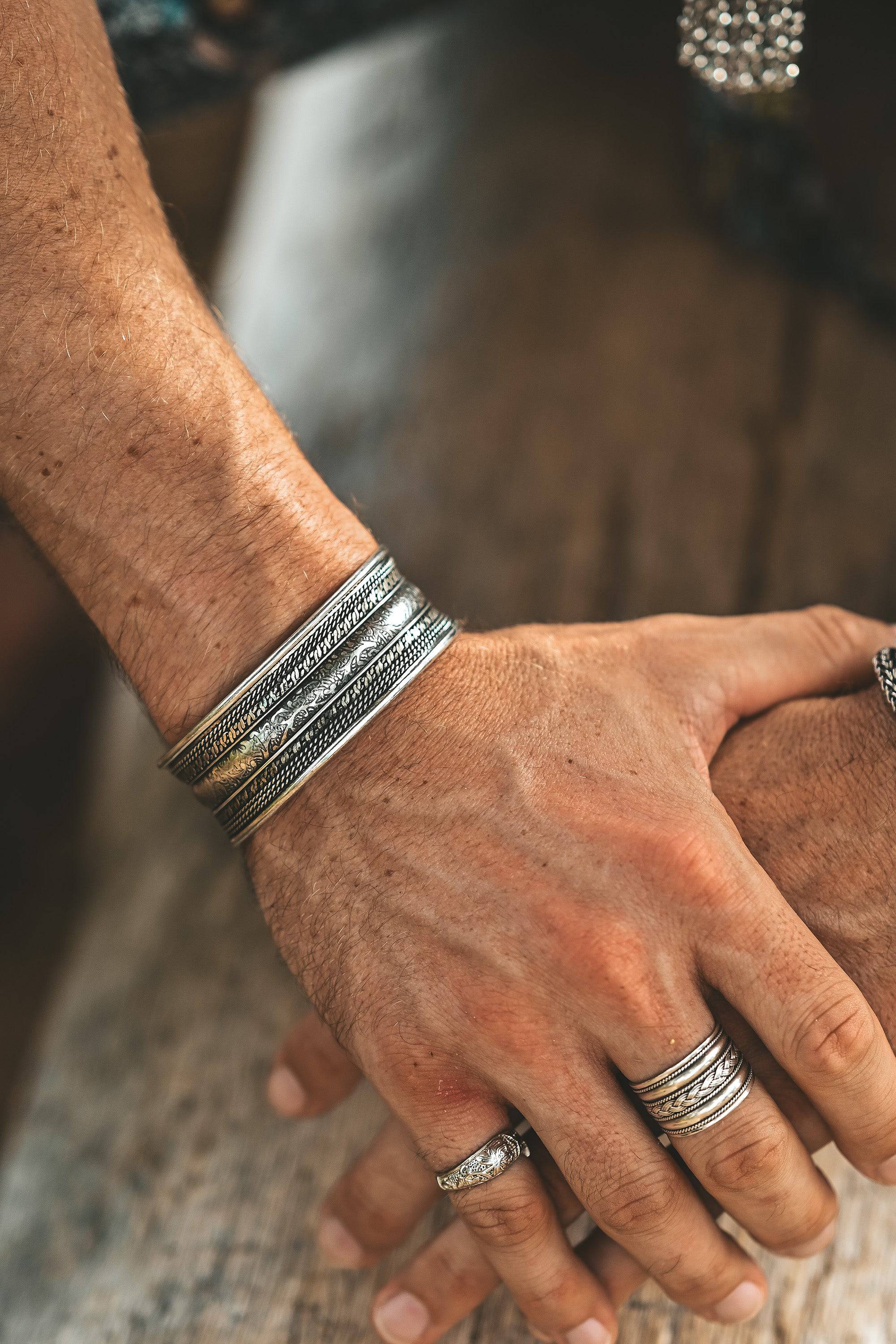 Saki cuff bracelet - Image 3