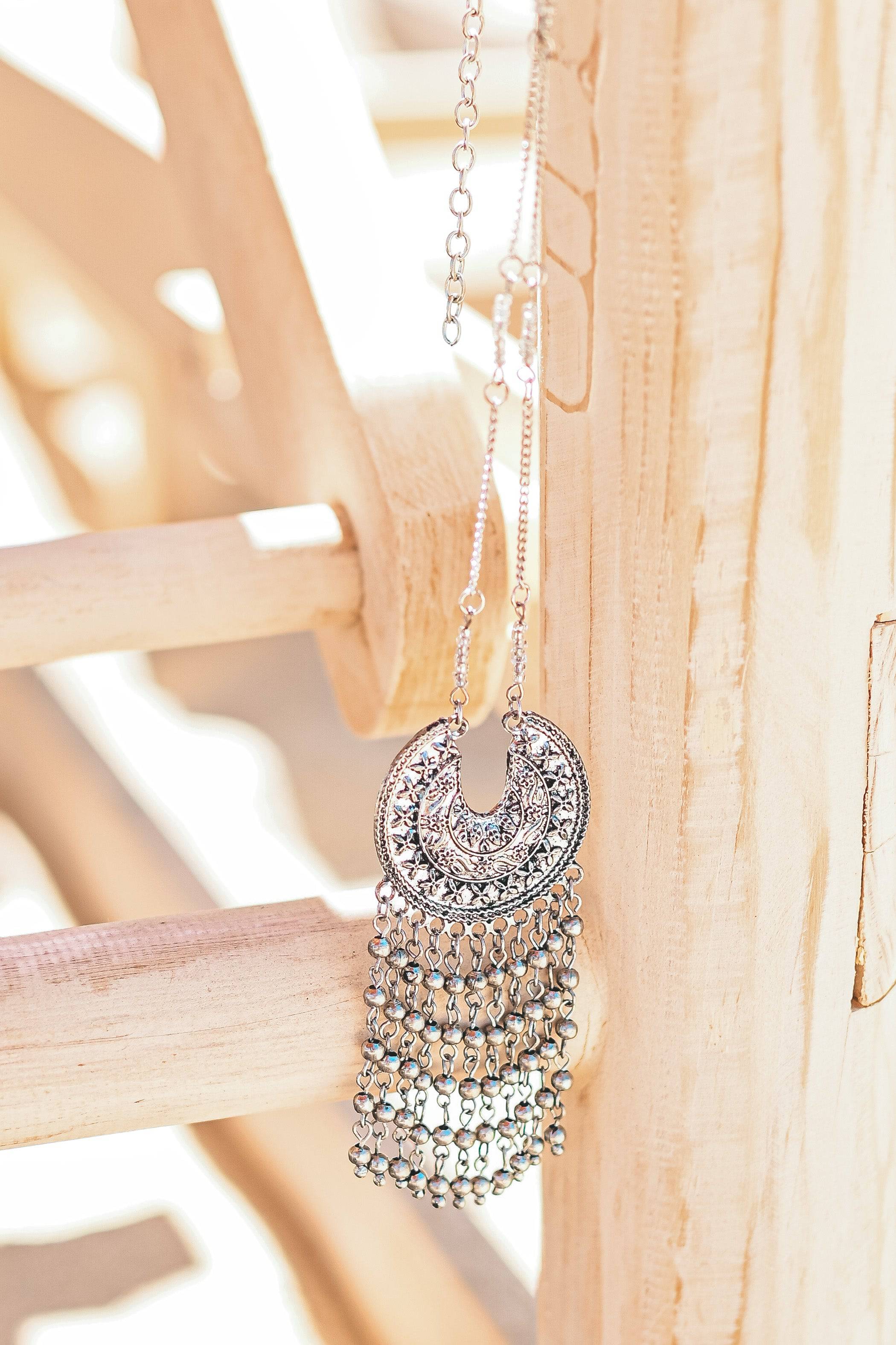 The silver necklace - Image 2