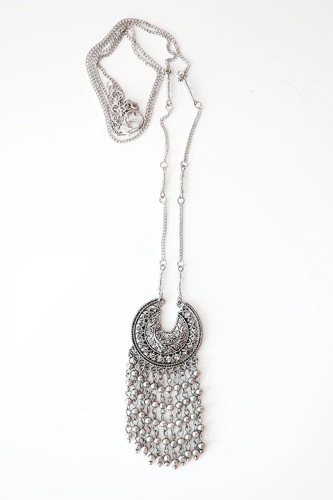 The silver necklace - Image 4