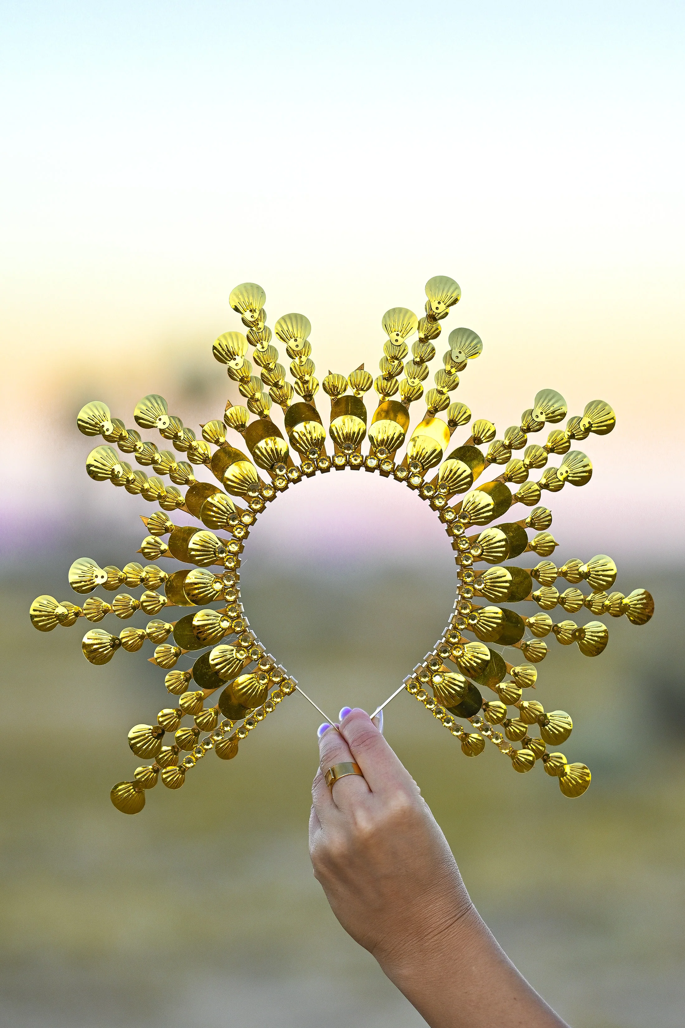Wilma halo crown gold - Image 4